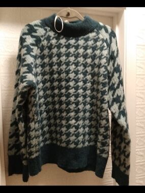 Women's Teal and Cream Houndstooth Turtleneck Sweater